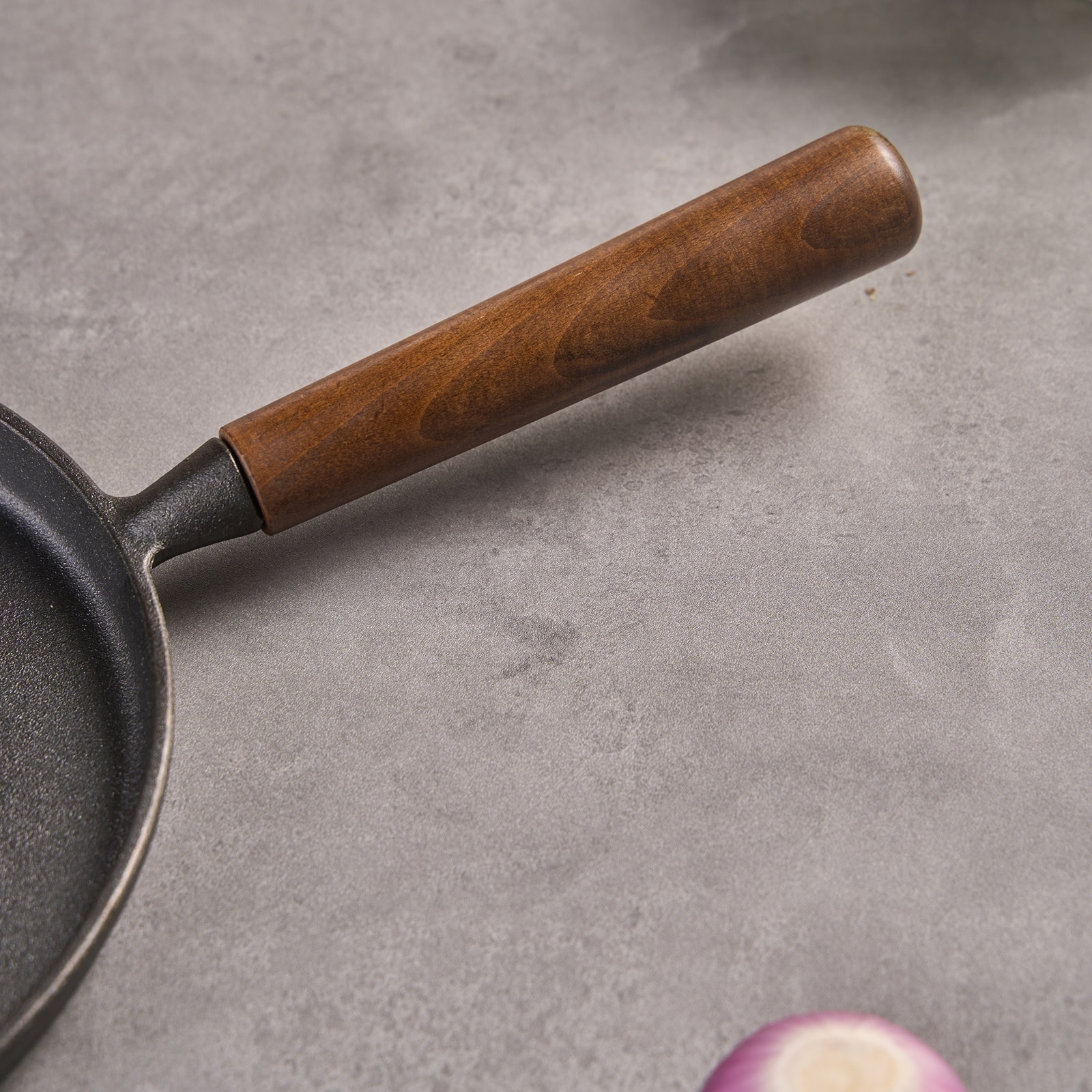WANGYUANJI Cast Iron Pizza Pan, 10.2" Uncoated Pancake Skillet For Indoor And Outdoor, Non-Stick Skillet With Wooden Handle, Handmade Pancakes, Pizza, Fried Steak_voghion.com